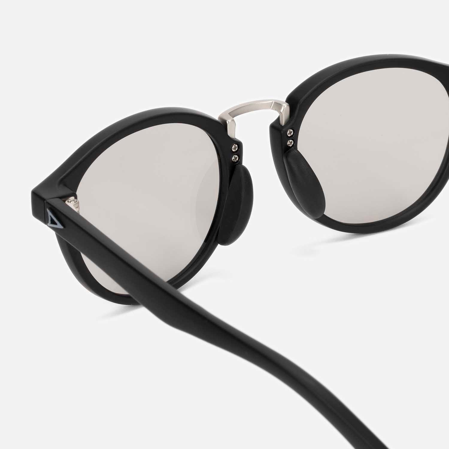 TYMER タイマー サングラス OLIVER オリバー Matte Black / Photochromic Grey Polarized 偏光調光レンズ