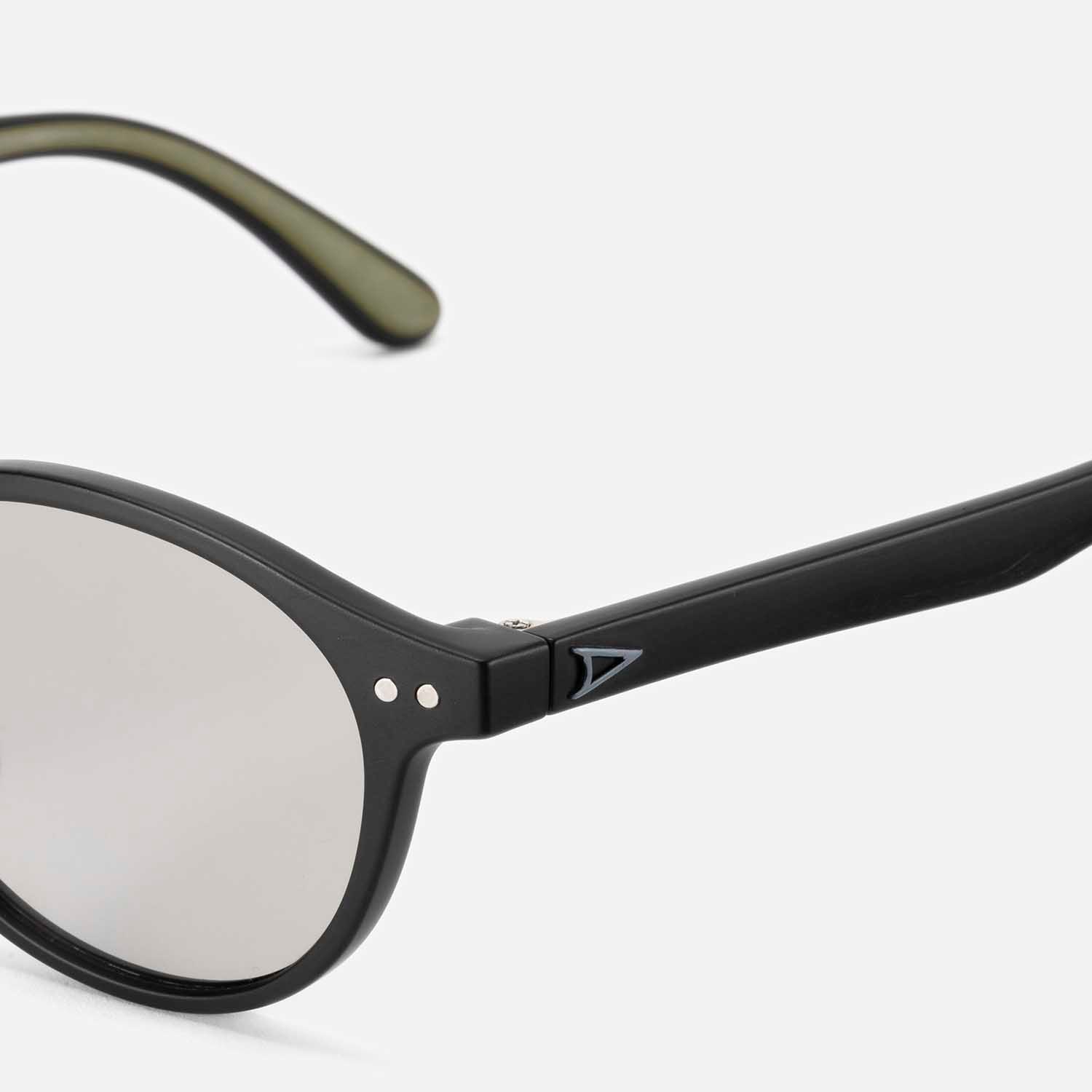TYMER タイマー サングラス OLIVER オリバー Matte Black / Photochromic Grey Polarized 偏光調光レンズ