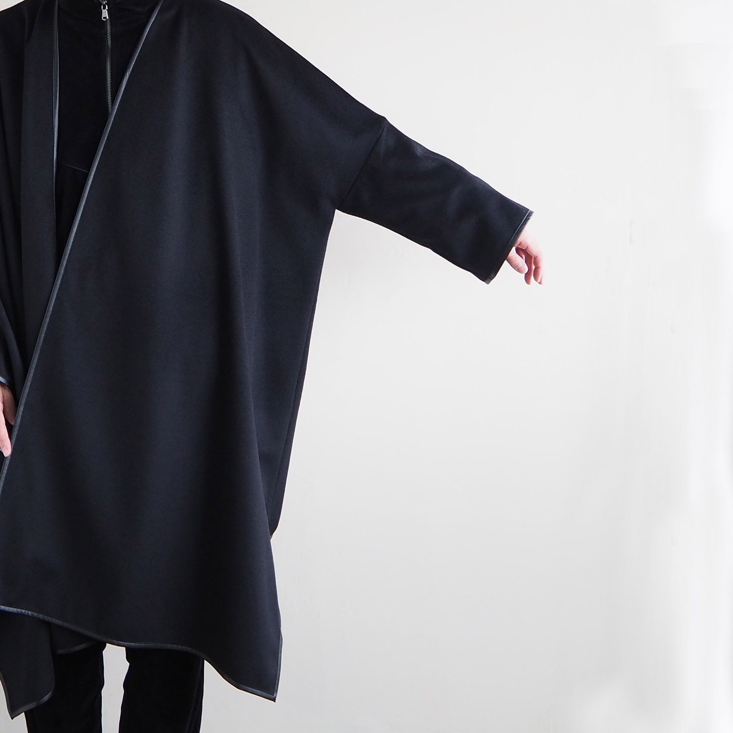 THROW スロー SHAWL CAPE ショール・ケープ AUDREY オードリー ウールフランネル ブラック