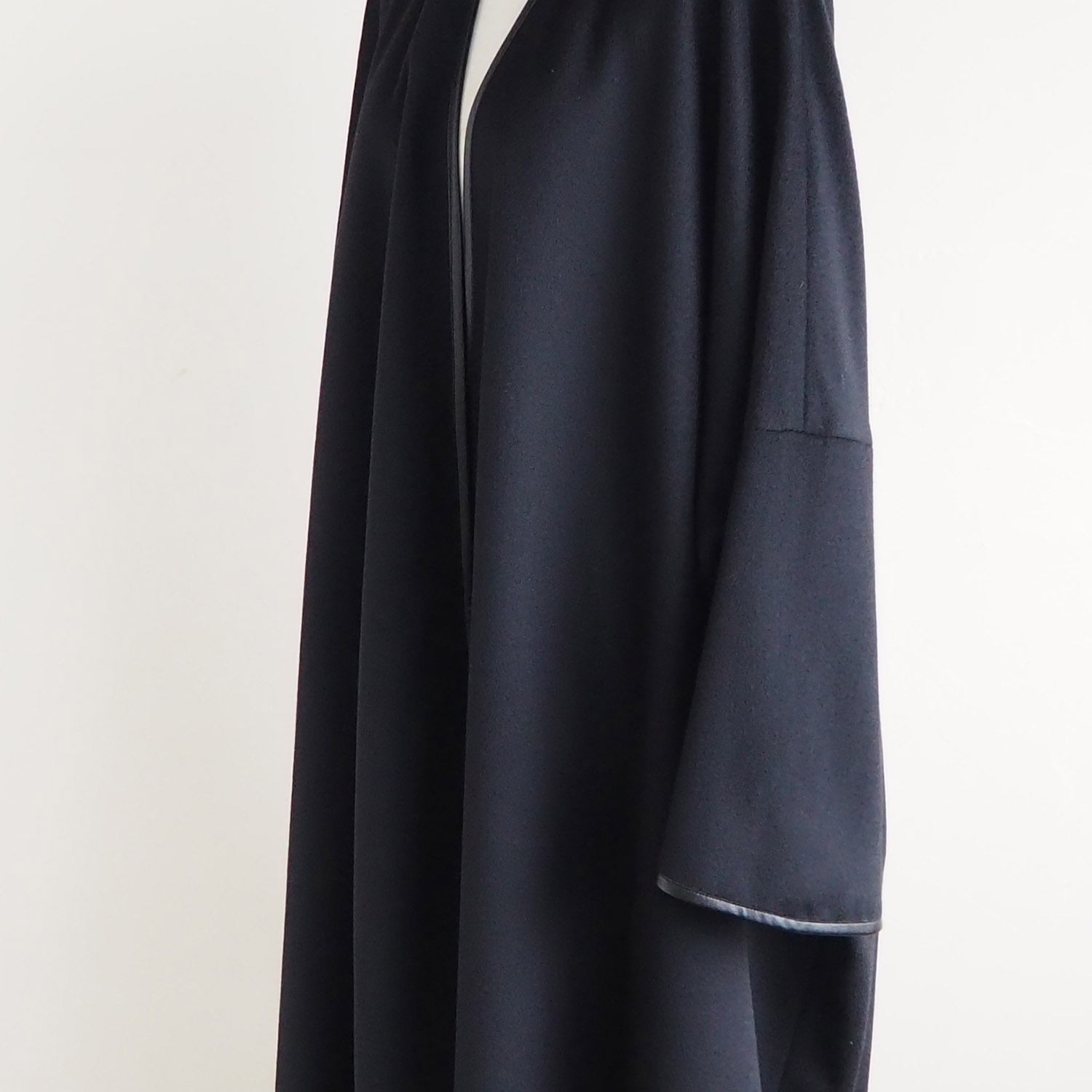 THROW スロー SHAWL CAPE ショール・ケープ AUDREY オードリー ウールフランネル ブラック