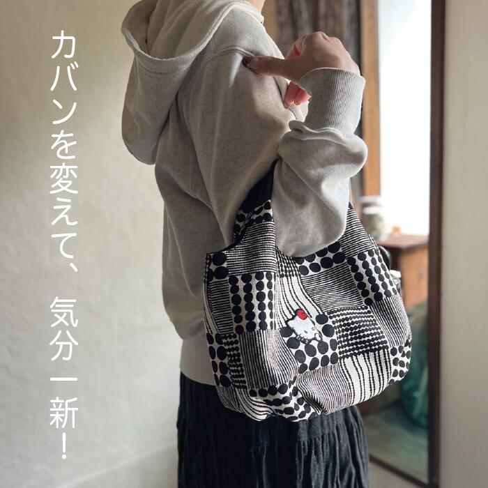 ミニギャザー トートバッグ お出かけ かばん カバン バッグ マチあり おしゃれ スケーター skater KOUTB1 ハローキティ×鴻月 キティちゃん サンリオ【お念珠柄 覗き見キティ モノトーン】 初売りまとめ買いCP対象商品】ミニギャザー トートバッグ お出かけ