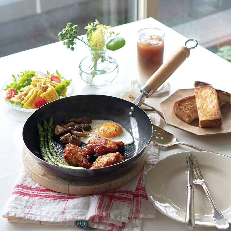 DisneyZone新生活】スケーター 鉄製 エンボス フライパン 【20cm