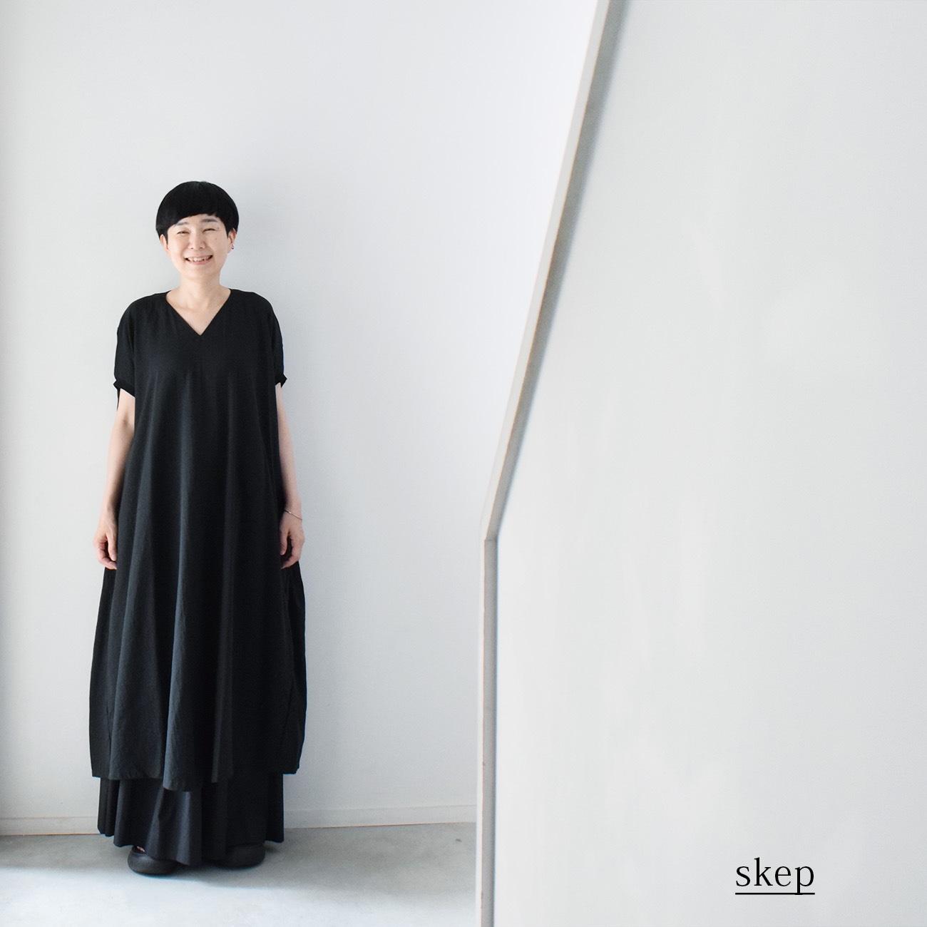 コットンダブルガーゼ 袖リブワンピース（付属ひも付）：黒