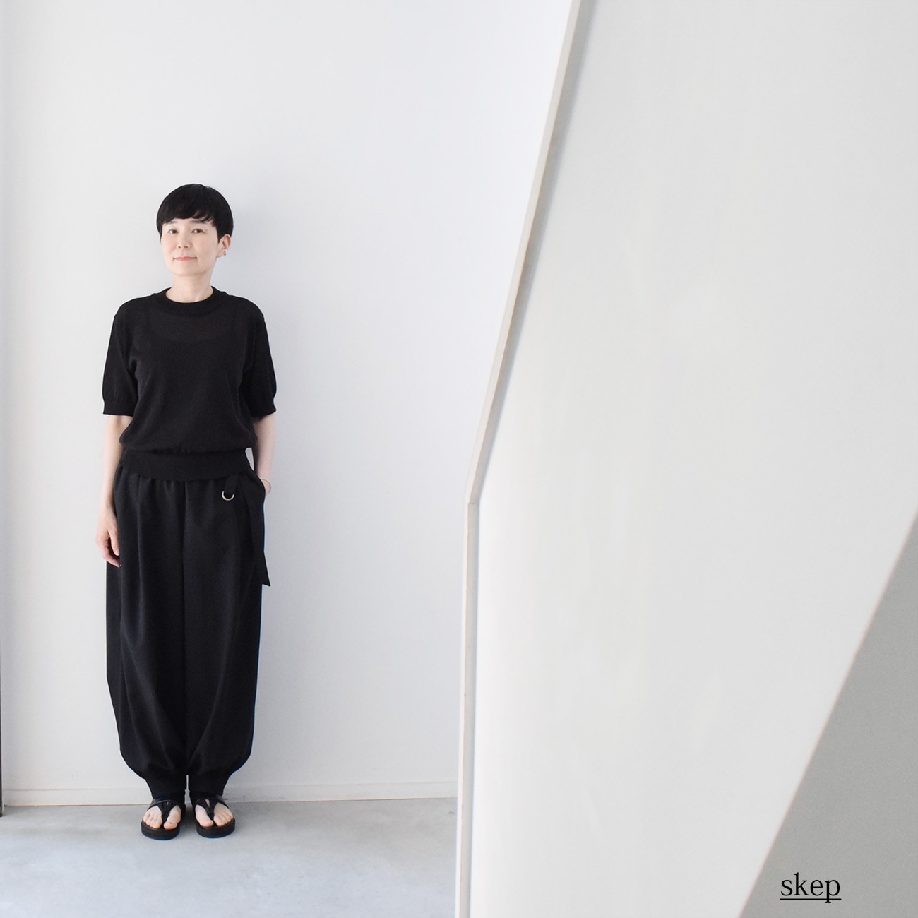裾切替の綺麗めバルーンパンツ（ポリエステル100％）：黒