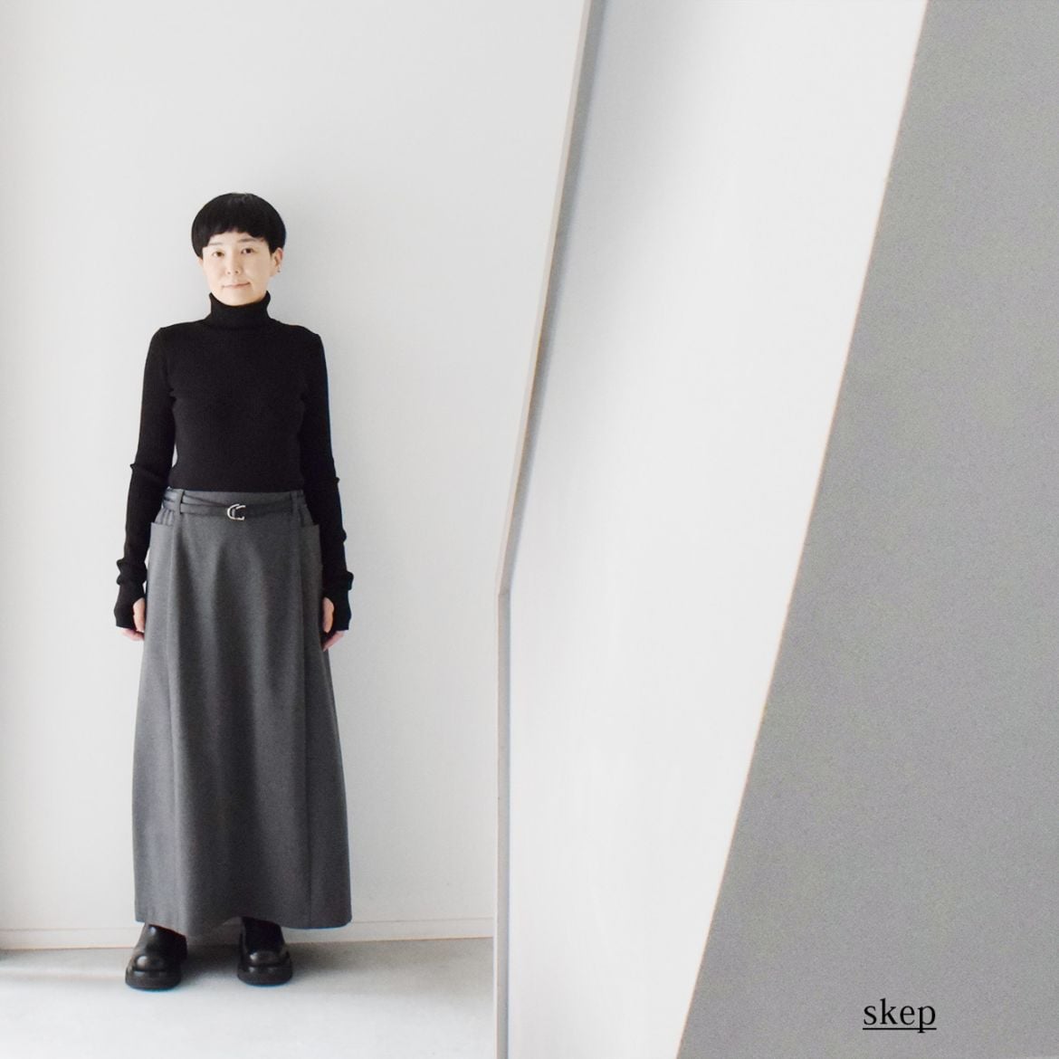 タートルネックニット×マチありスカート – skep公式