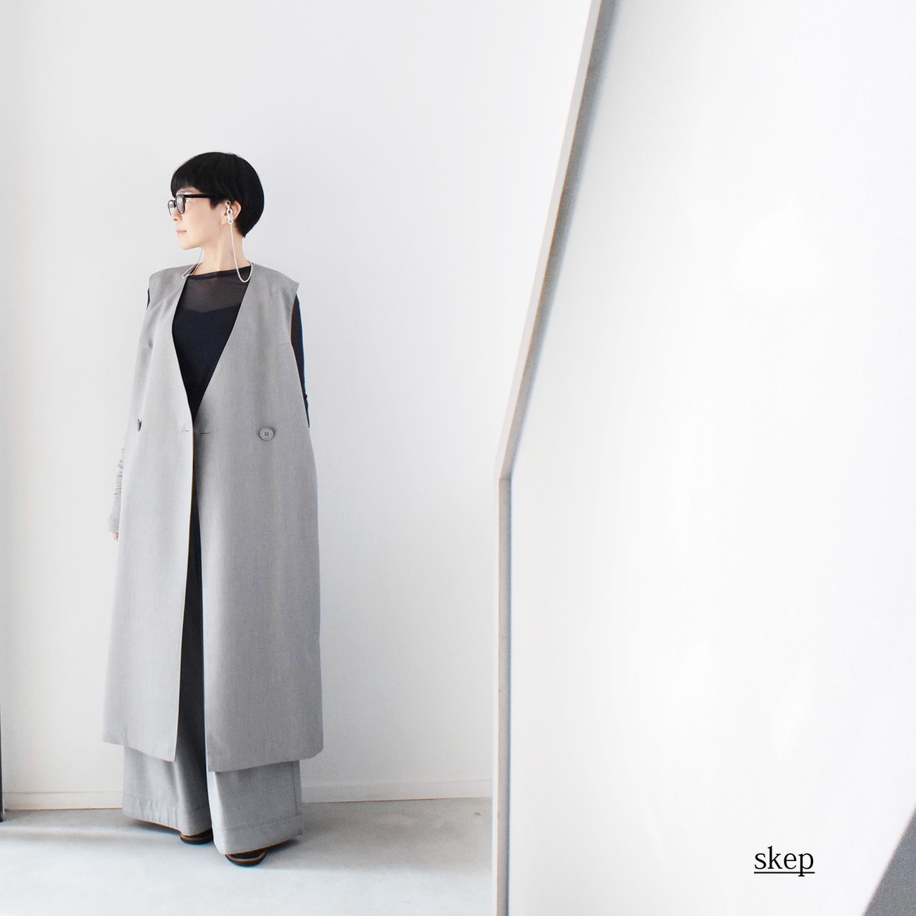 Vネックダブルブレストロングジレ：グレー