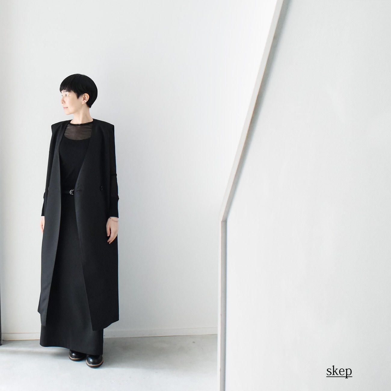 Vネックダブルブレストロングジレ：黒
