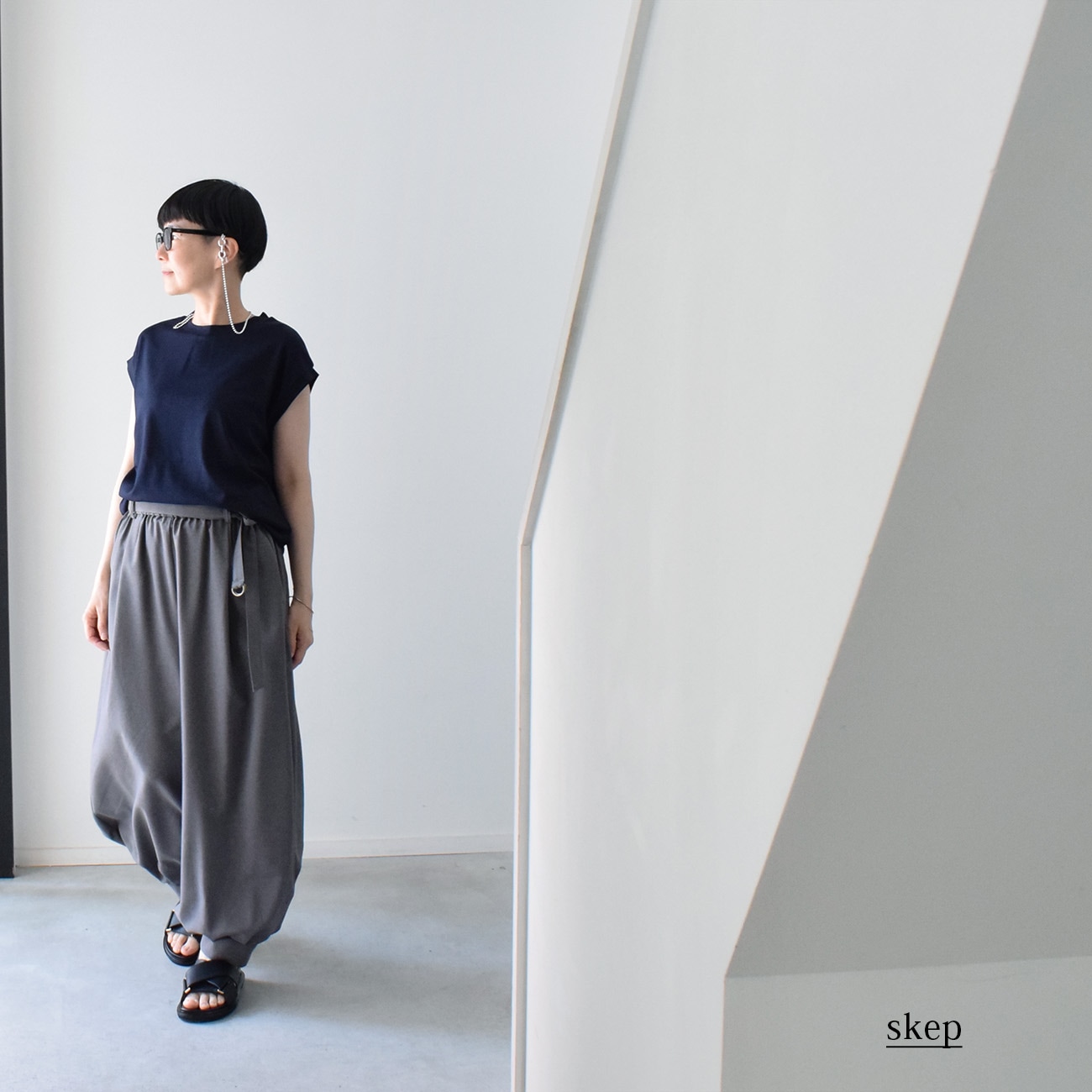 裾切替の綺麗めバルーンパンツ（ポリエステル100％）：グレー