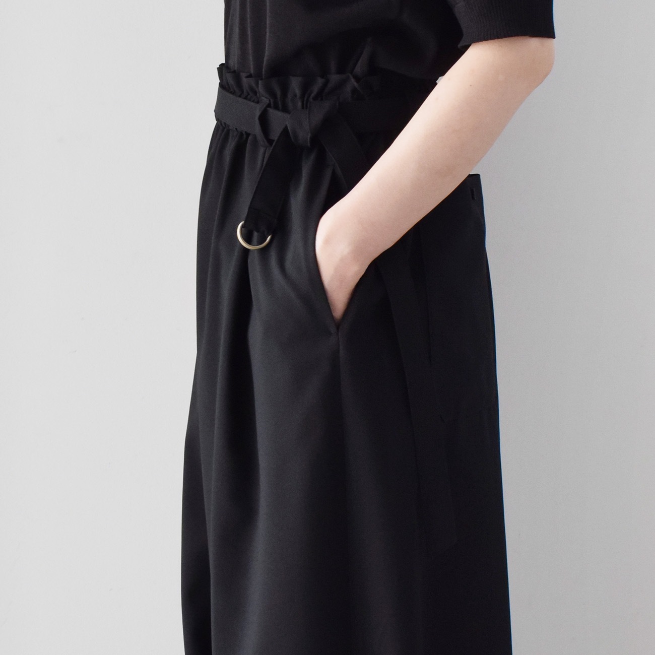 裾切替の綺麗めバルーンパンツ（ポリエステル100％）：黒