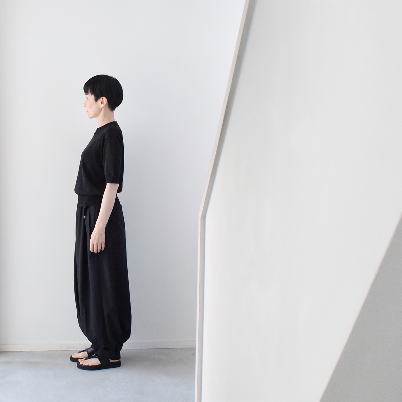 裾切替の綺麗めバルーンパンツ（ポリエステル100％）：黒