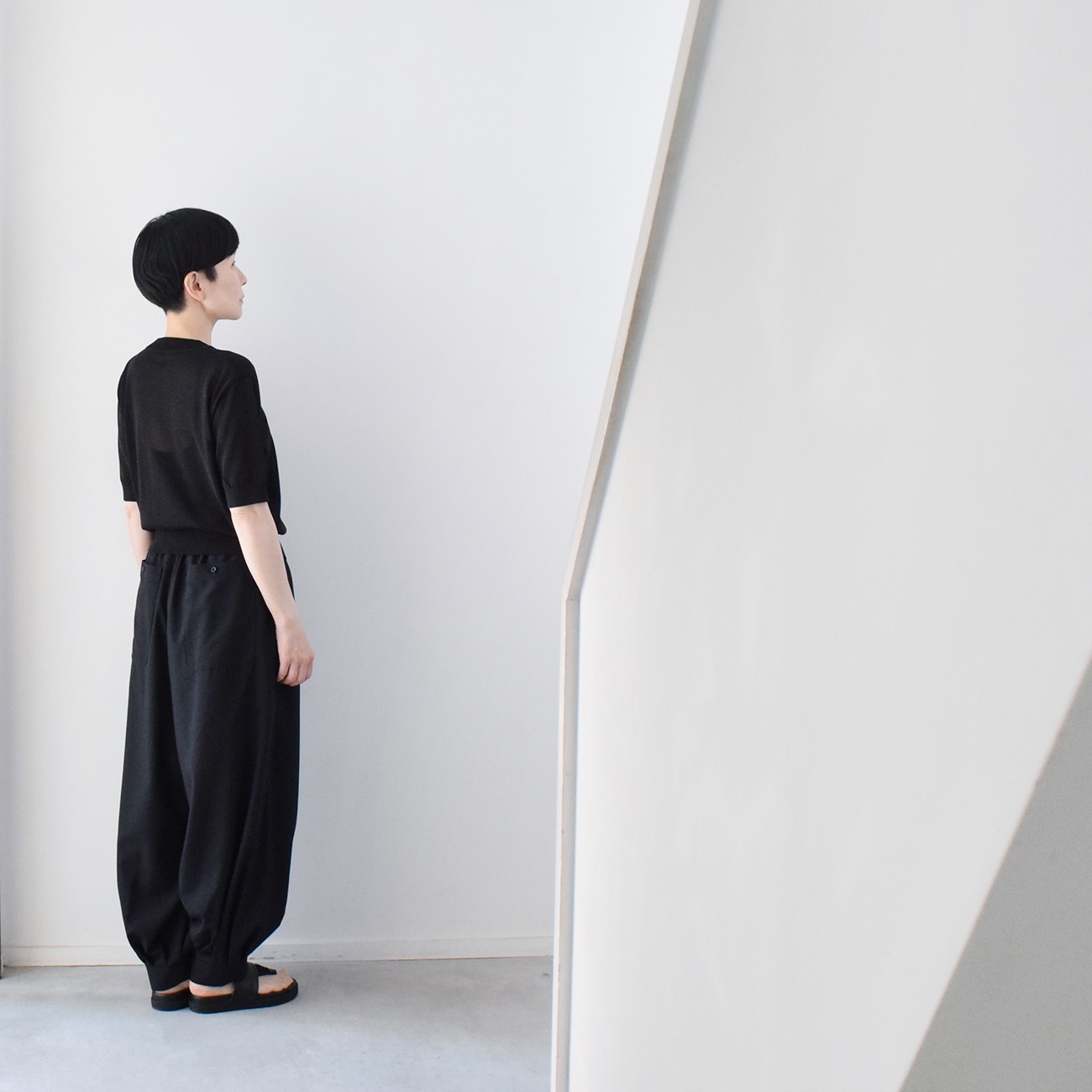裾切替の綺麗めバルーンパンツ（ポリエステル100％）：黒