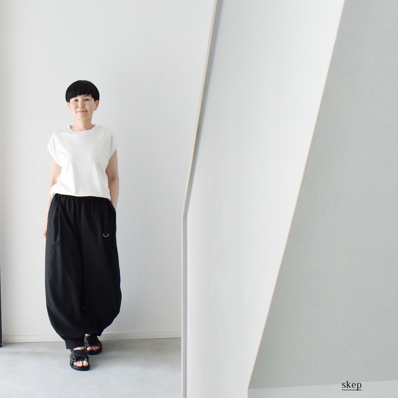 裾切替の綺麗めバルーンパンツ（ポリエステル100％）：黒