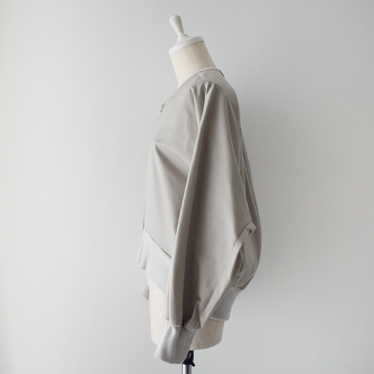 変形ショートブルゾン：ベージュ | トップス | skep