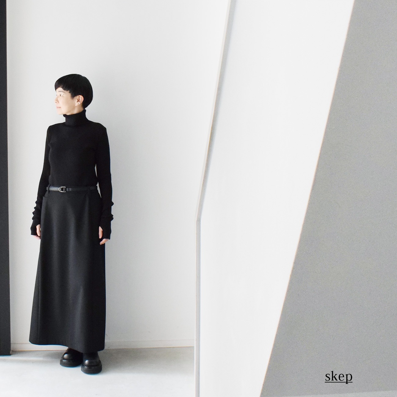 マチありロングスカート：黒