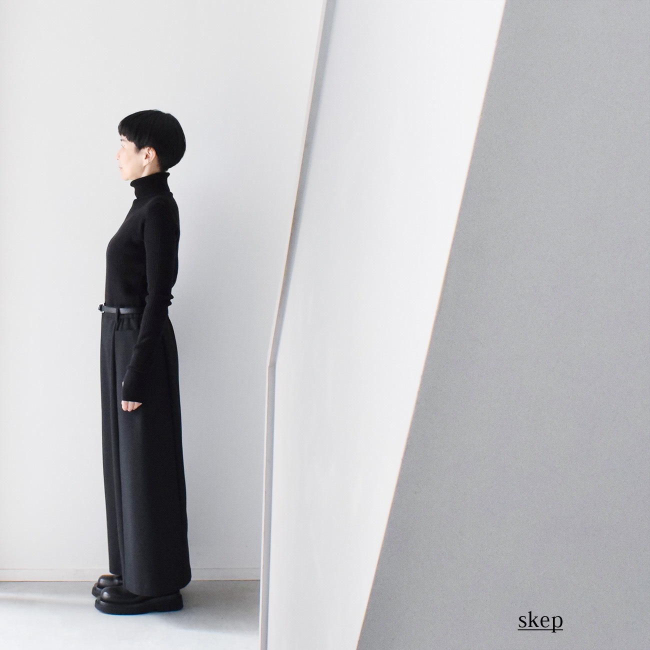 マチありロングスカート：黒