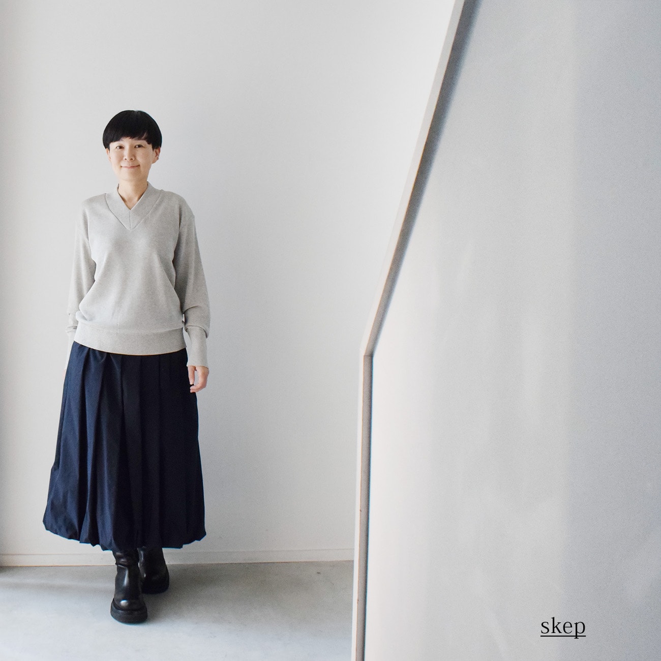 長袖Vネックニット：グレー | トップス | skep