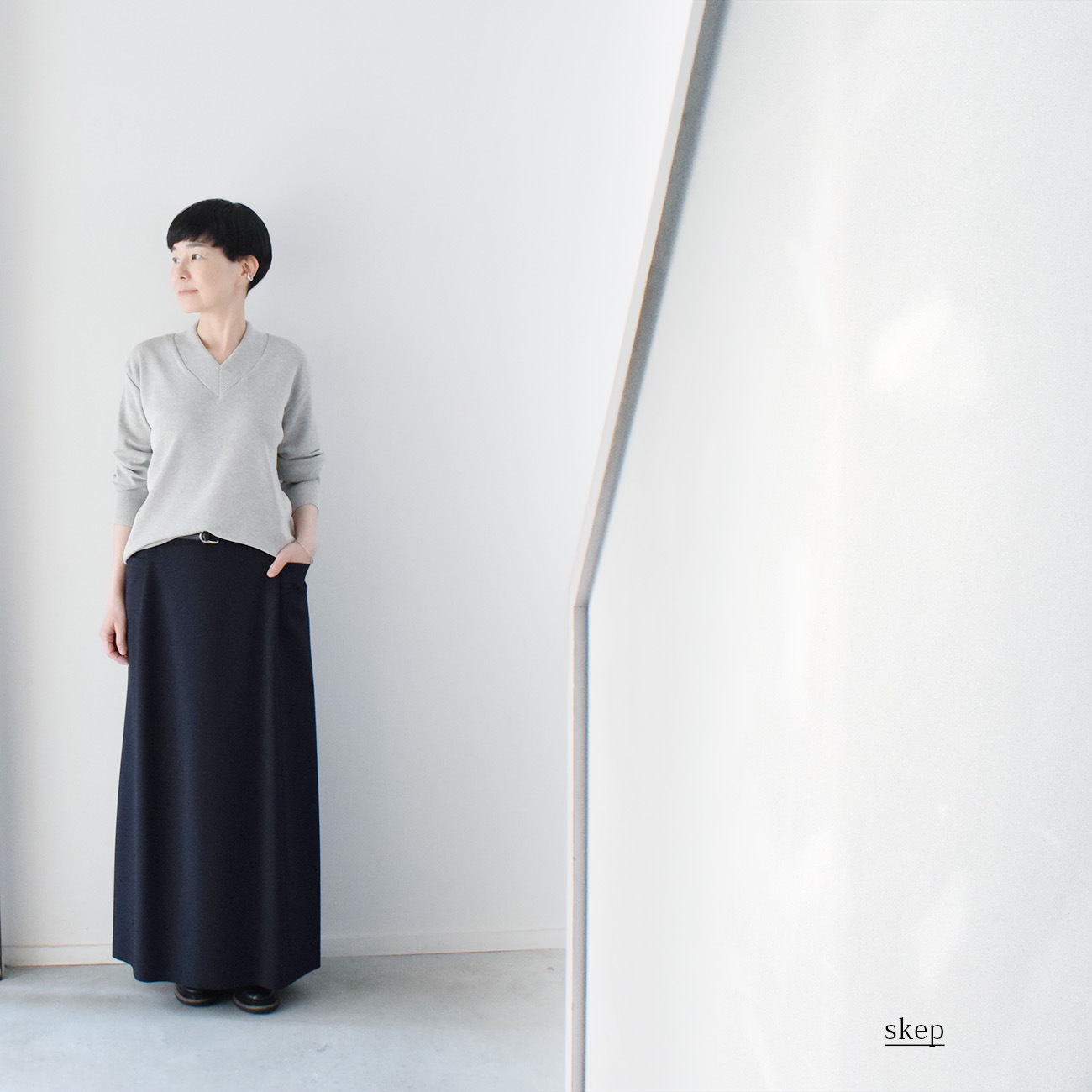 長袖Vネックニット:グレー