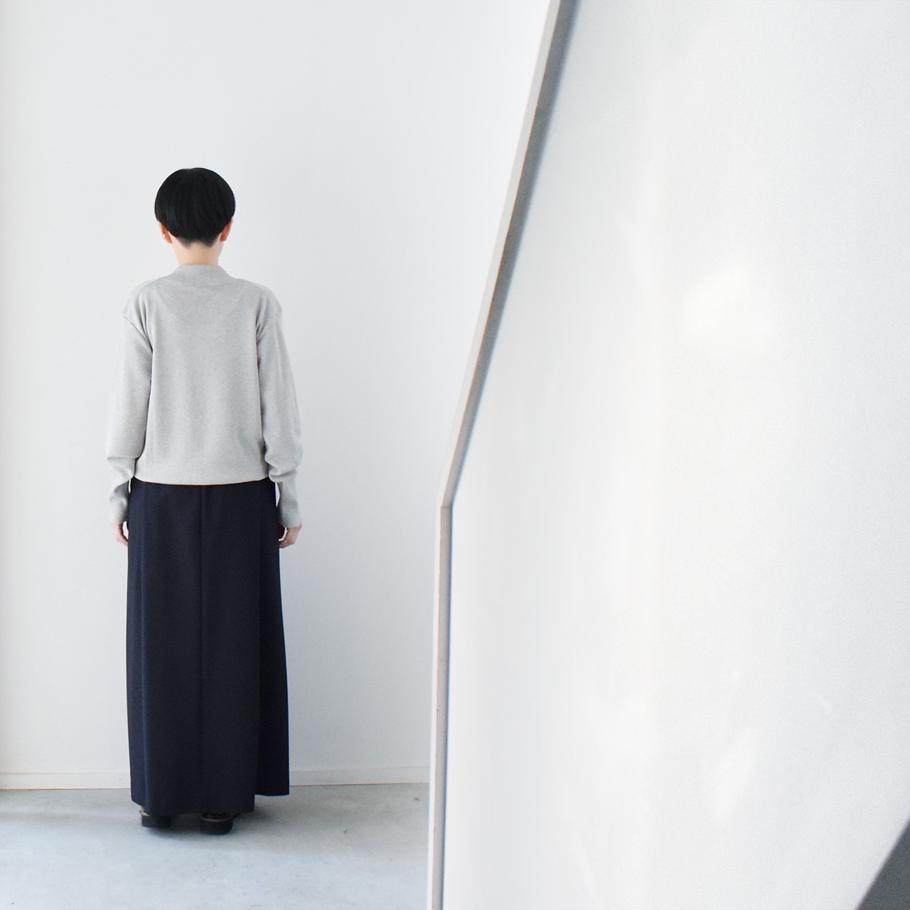 長袖Vネックニット:グレー