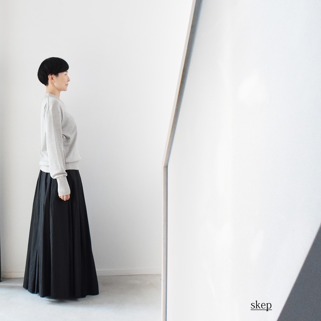 長袖Vネックニット:グレー