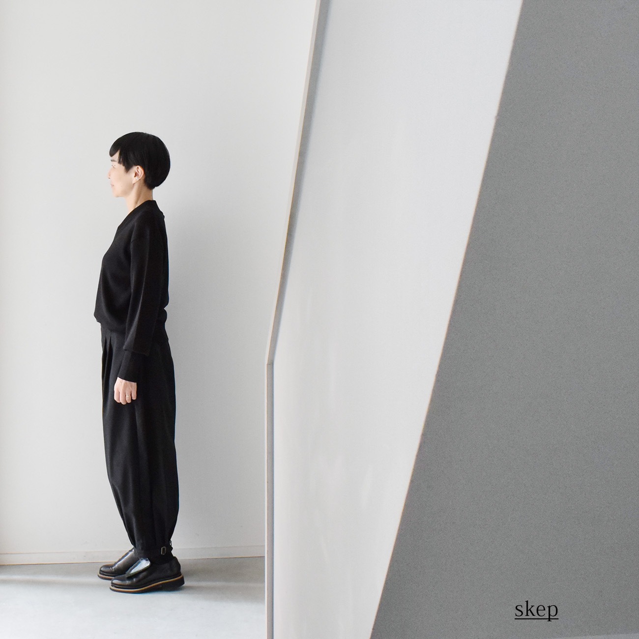 長袖Vネックニット：黒