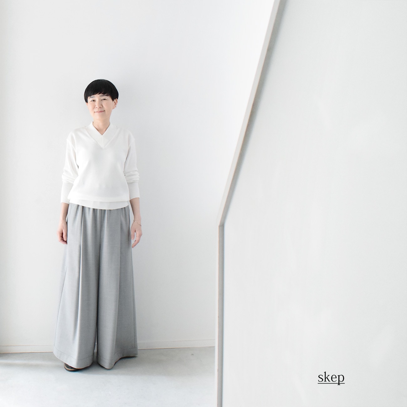 長袖Vネックニット:白