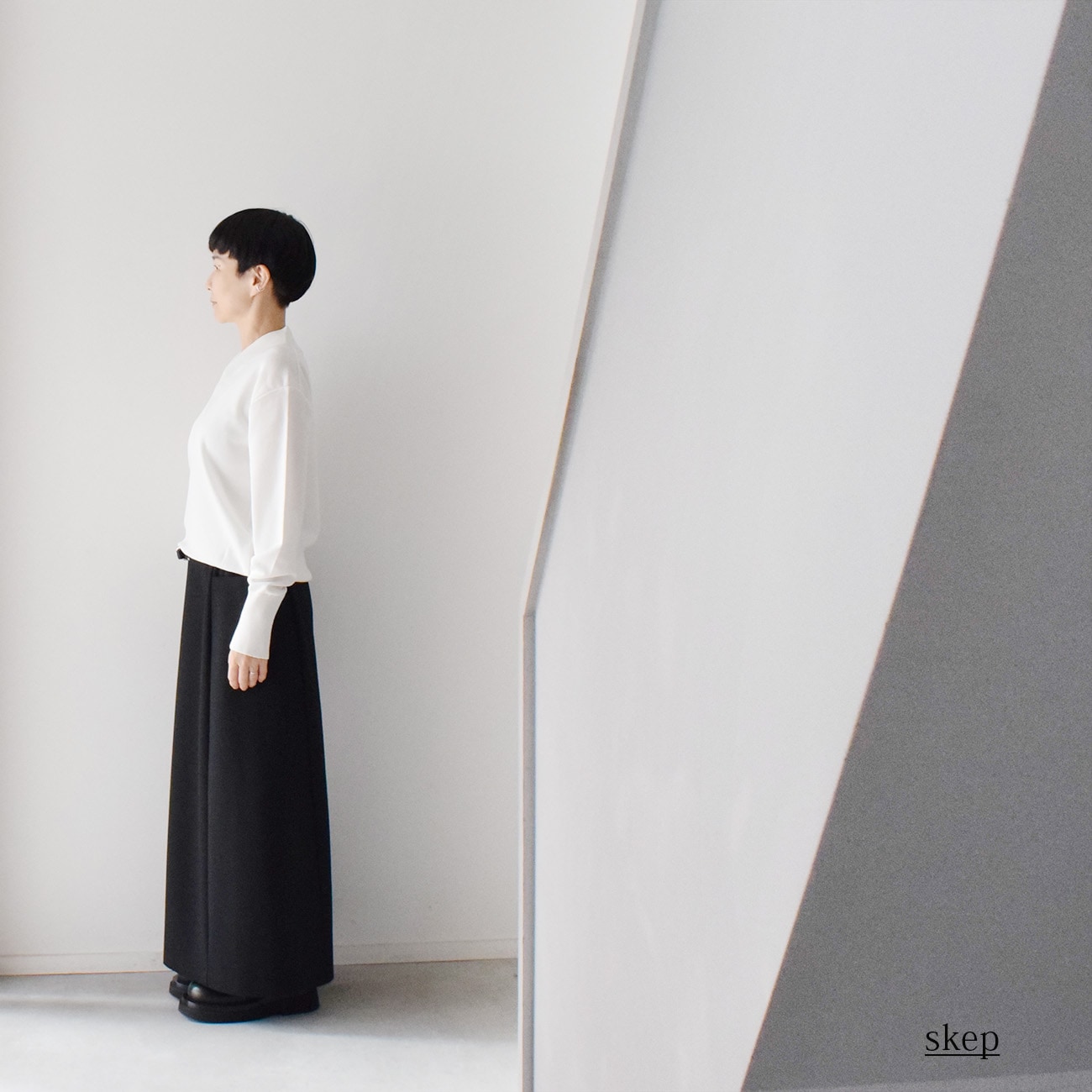 長袖Vネックニット:白