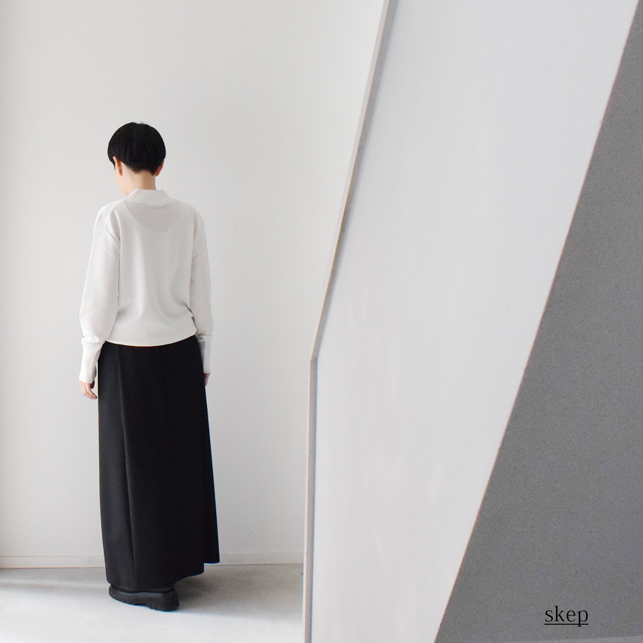 長袖Vネックニット:白