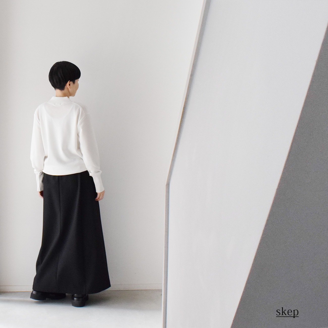 長袖Vネックニット:白
