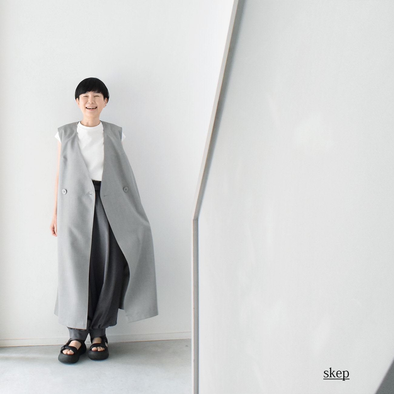 Vネックダブルブレストロングジレ：グレー
