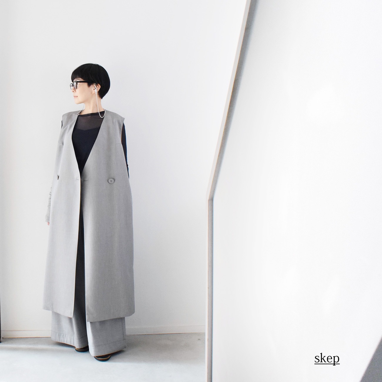 Vネックダブルブレストロングジレ：グレー