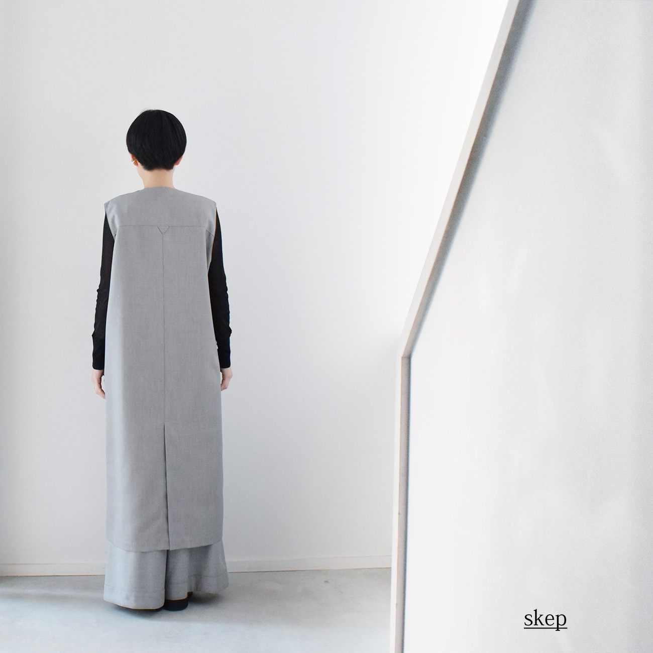 Vネックダブルブレストロングジレ：グレー