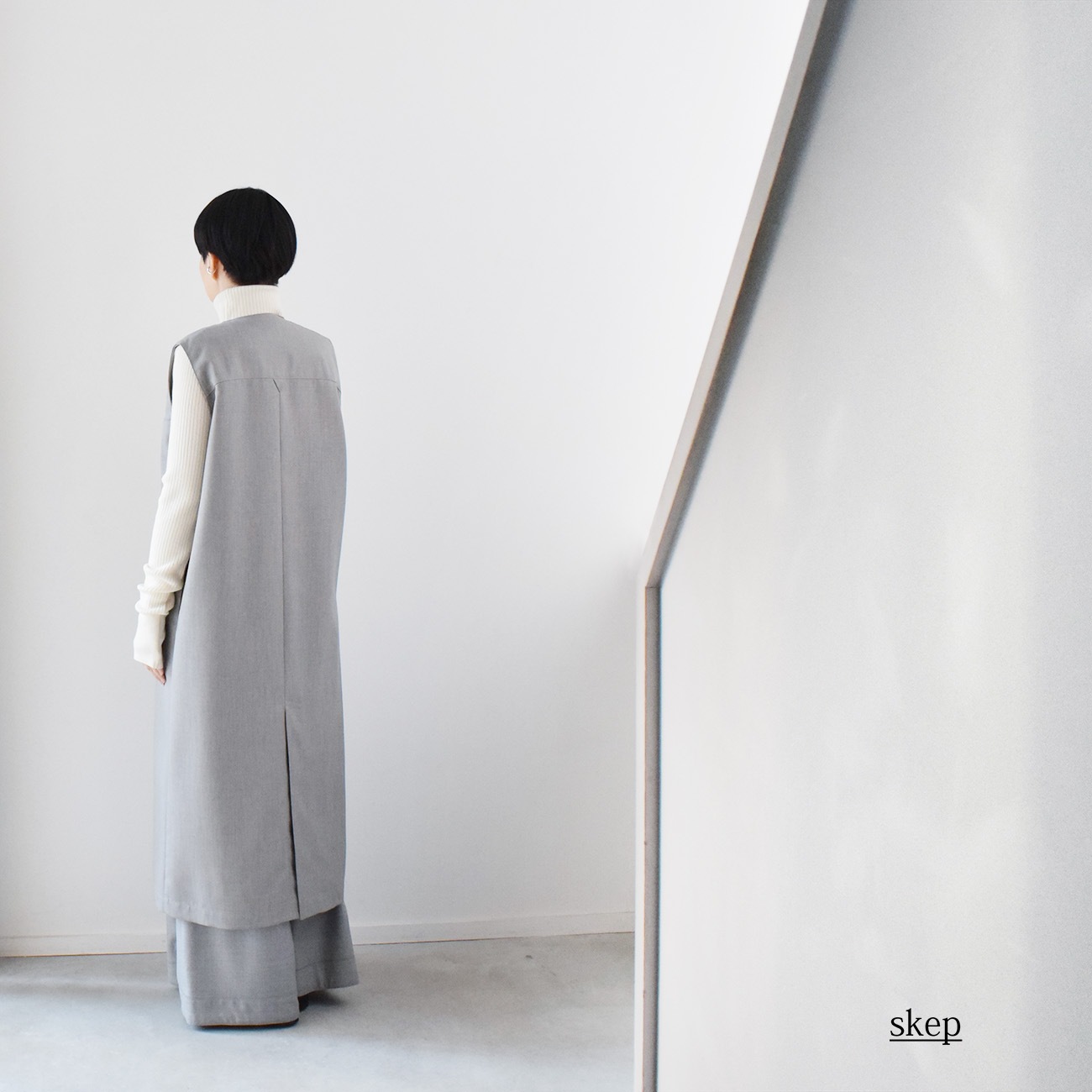 Vネックダブルブレストロングジレ：グレー