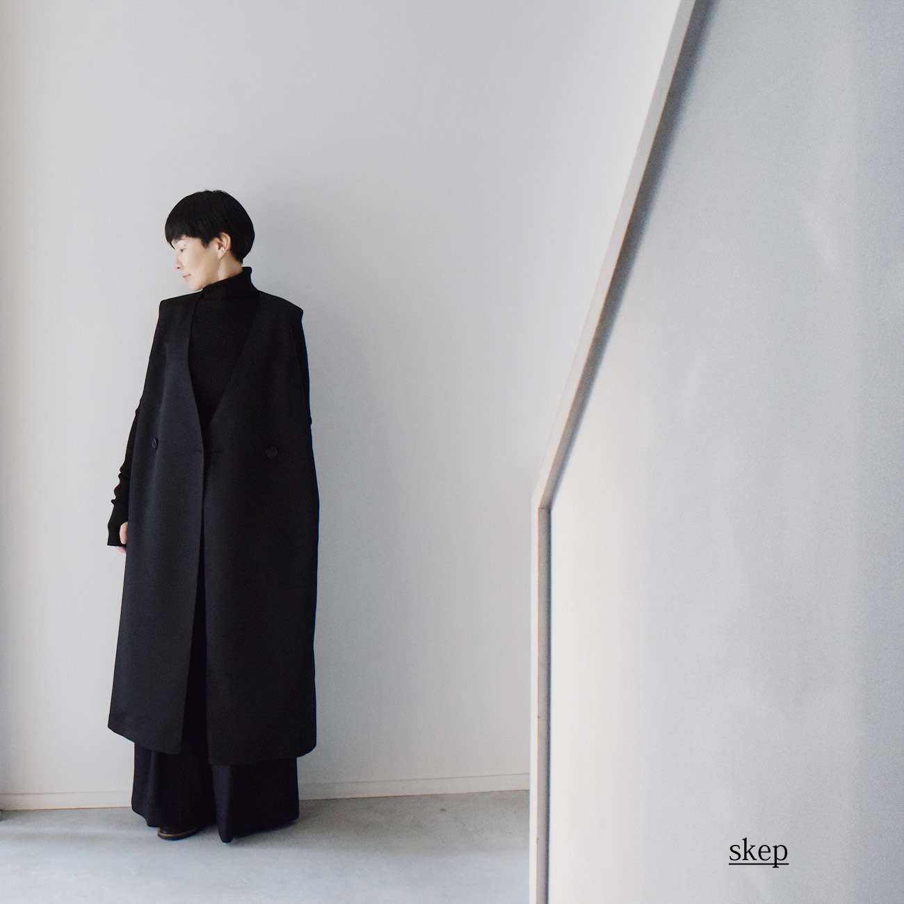 Vネックダブルブレストロングジレ：黒