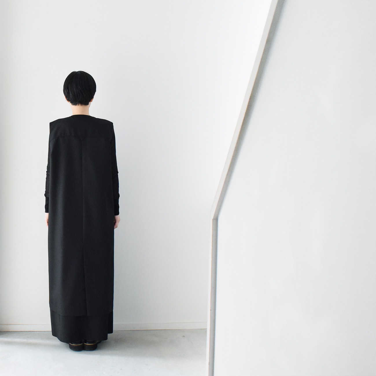 Vネックダブルブレストロングジレ：黒