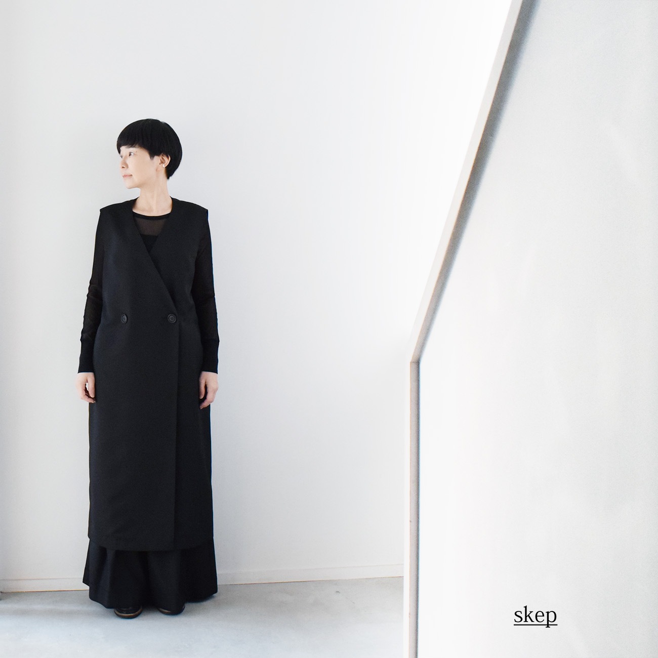 Vネックダブルブレストロングジレ：黒