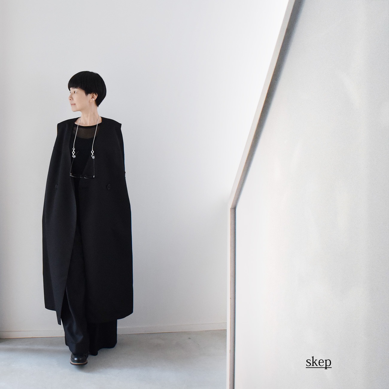 Vネックダブルブレストロングジレ：黒