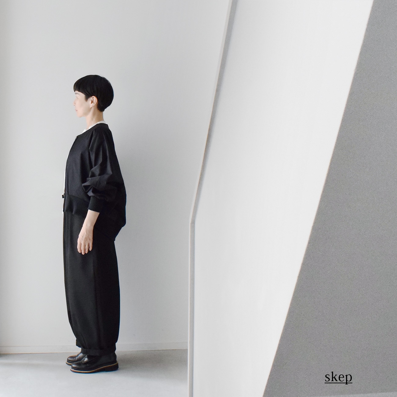変形ショートブルゾン:黒
