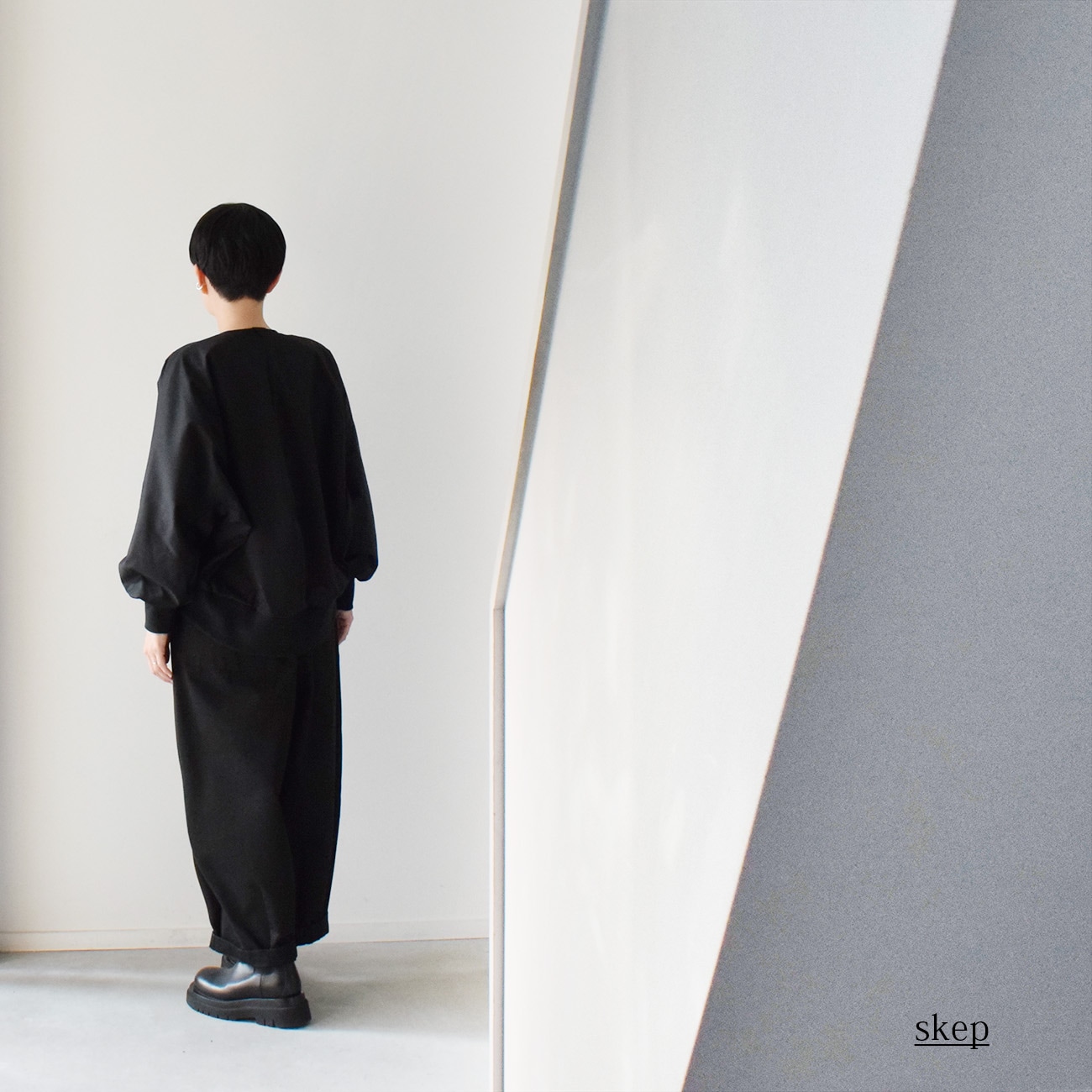 変形ショートブルゾン:黒