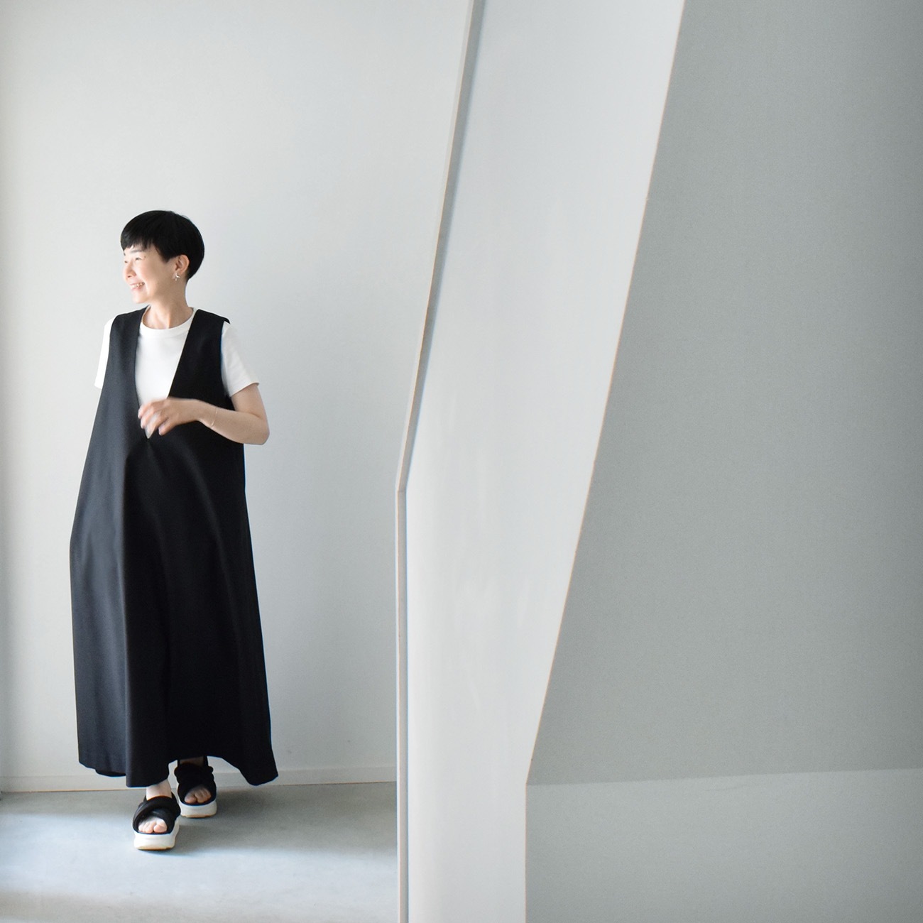 Vネックノースリーブワンピース（春夏用）：黒 | ワンピース | skep