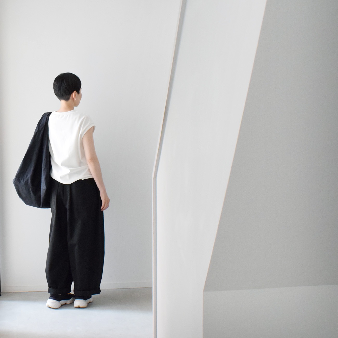 パラフィン加工 コットンショルダーバッグ【ポケット付】:黒