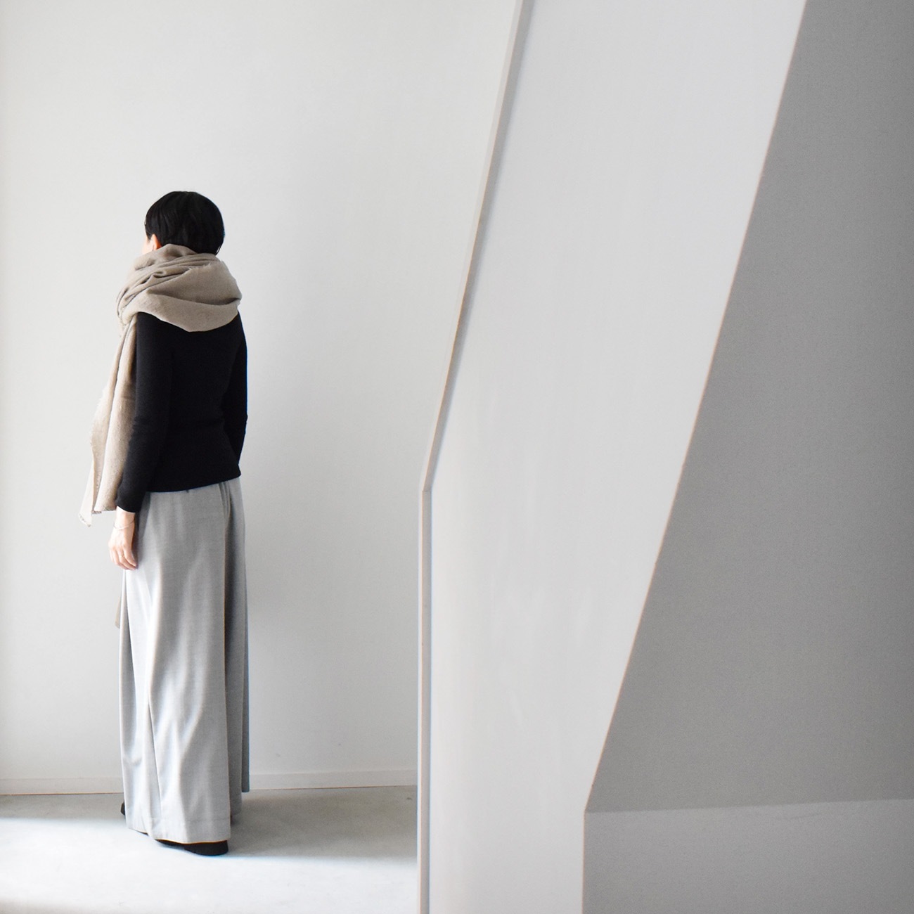 【新品未使用】CARVEN ベージュ ファーロングストール230cm 超ロングストール（ウール）：グレージュ | マフラー・ストール