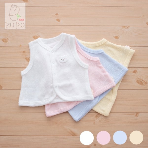 腕を動かしやすいので、お着替え頻度の高い新生児にも便利！両面パイルのベスト