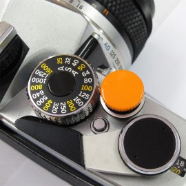 Kカンパニー レリーズボタン 12mm オレンジ [ねじ込みタイプ]|レリーズ・シャッターボタン|カメラアクセサリー