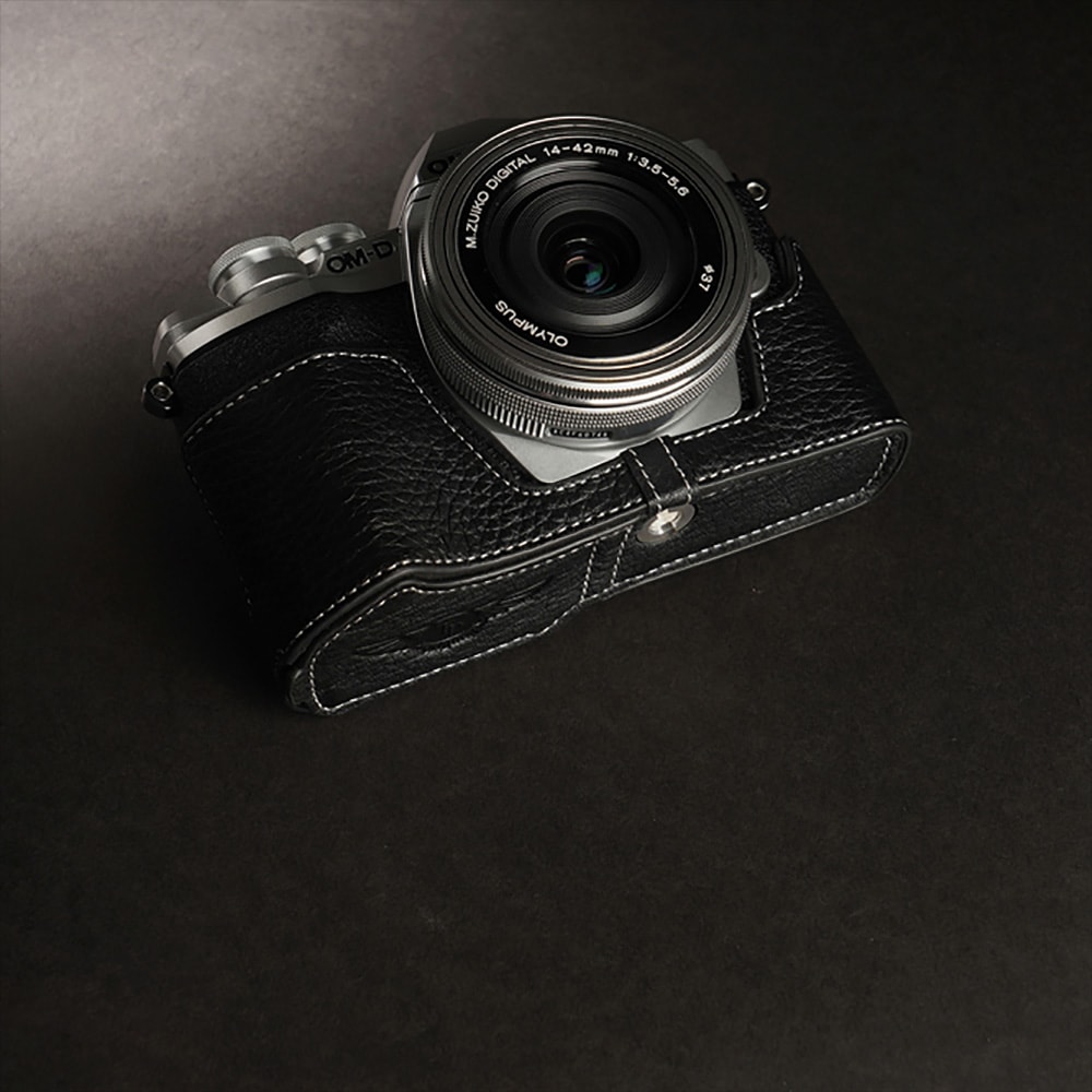 OLYMPUS OM-D E-M10 Mark III 箱　付属品あり Amazon | MegaGear カメラケース ハーフ Olympus OM-D E-M10