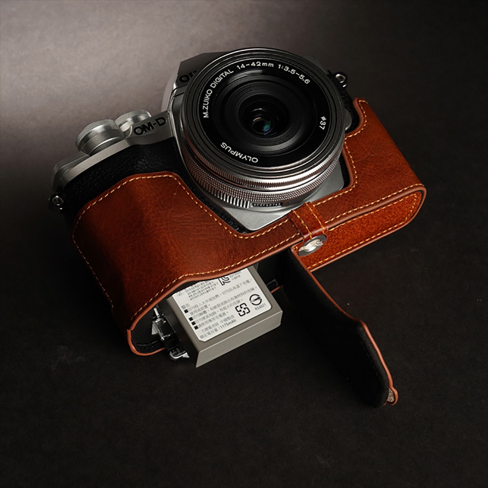 OLYMPUS OM-D E-M10 Mark III 箱　付属品あり OLYMPUS オリンパス OM-D E-M10 Mark III ダブルズームキット