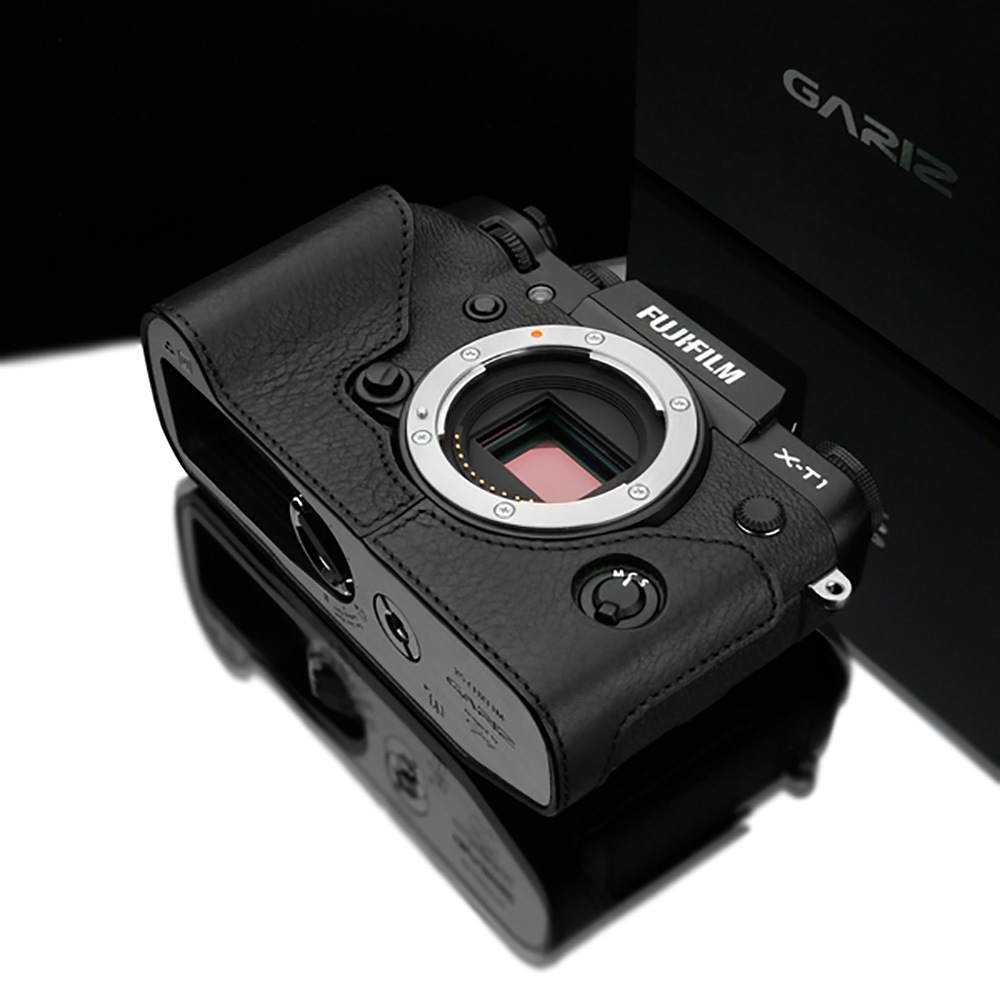 FUJI X-T1本体　バッテリー3個　フラッシュ　書籍　革製ケース FUJI X-T1本体 バッテリー3個 フラッシュ 書籍 革製ケース FUJI