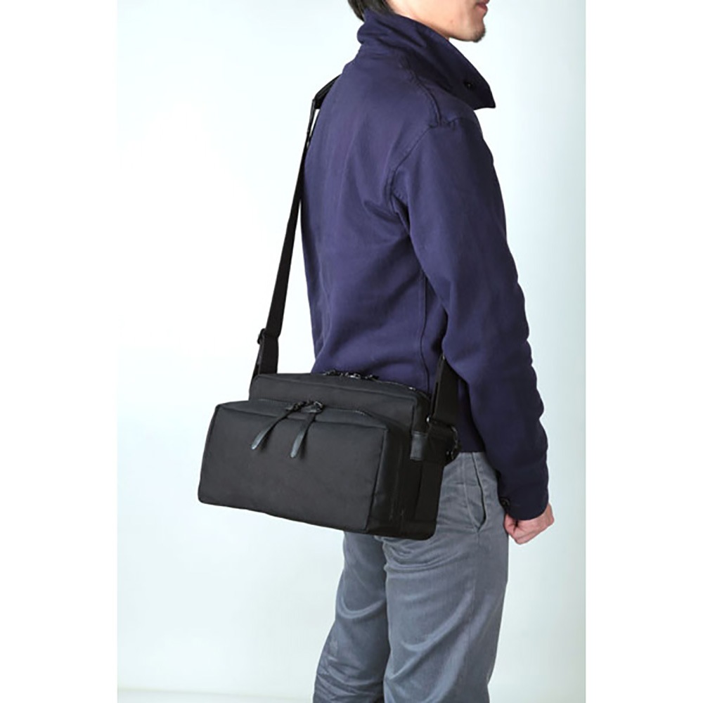 エッセンシャルコンフォート アルティザン＆アーティスト カメラバッグ