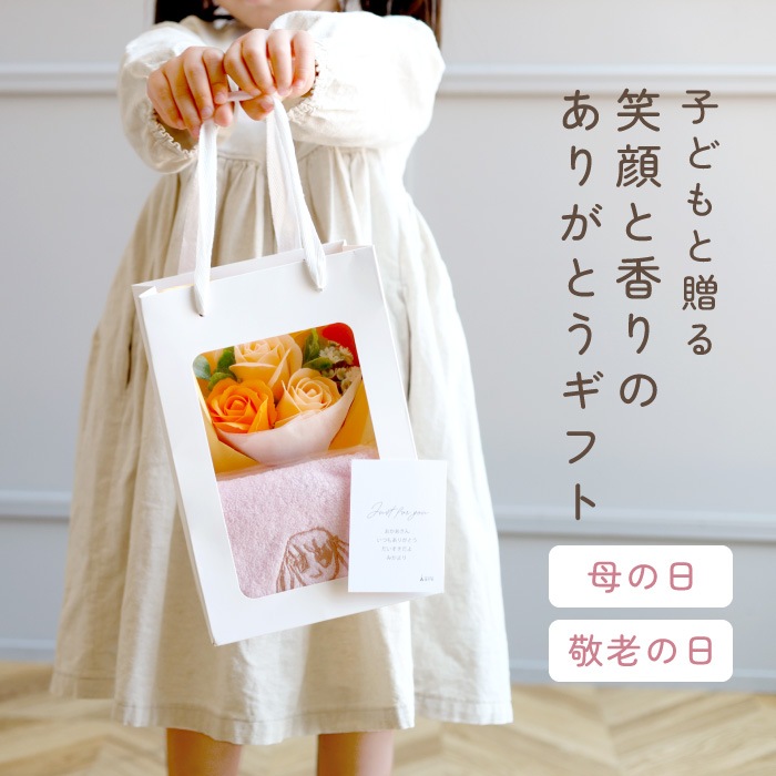 ソープフラワーと似顔絵ハンカチ