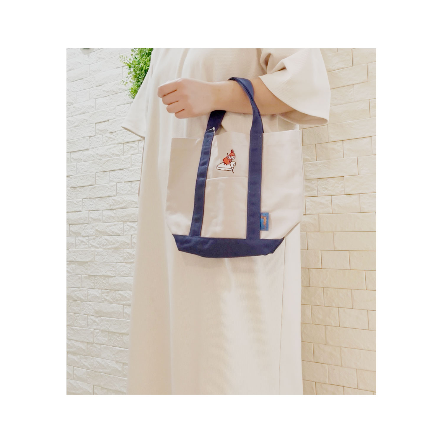 [公式] MOOMIN/NOSTALGICA（ムーミン/ノスタルジカ）ワンポイント刺繍トートバッグ グレー リトルミイ