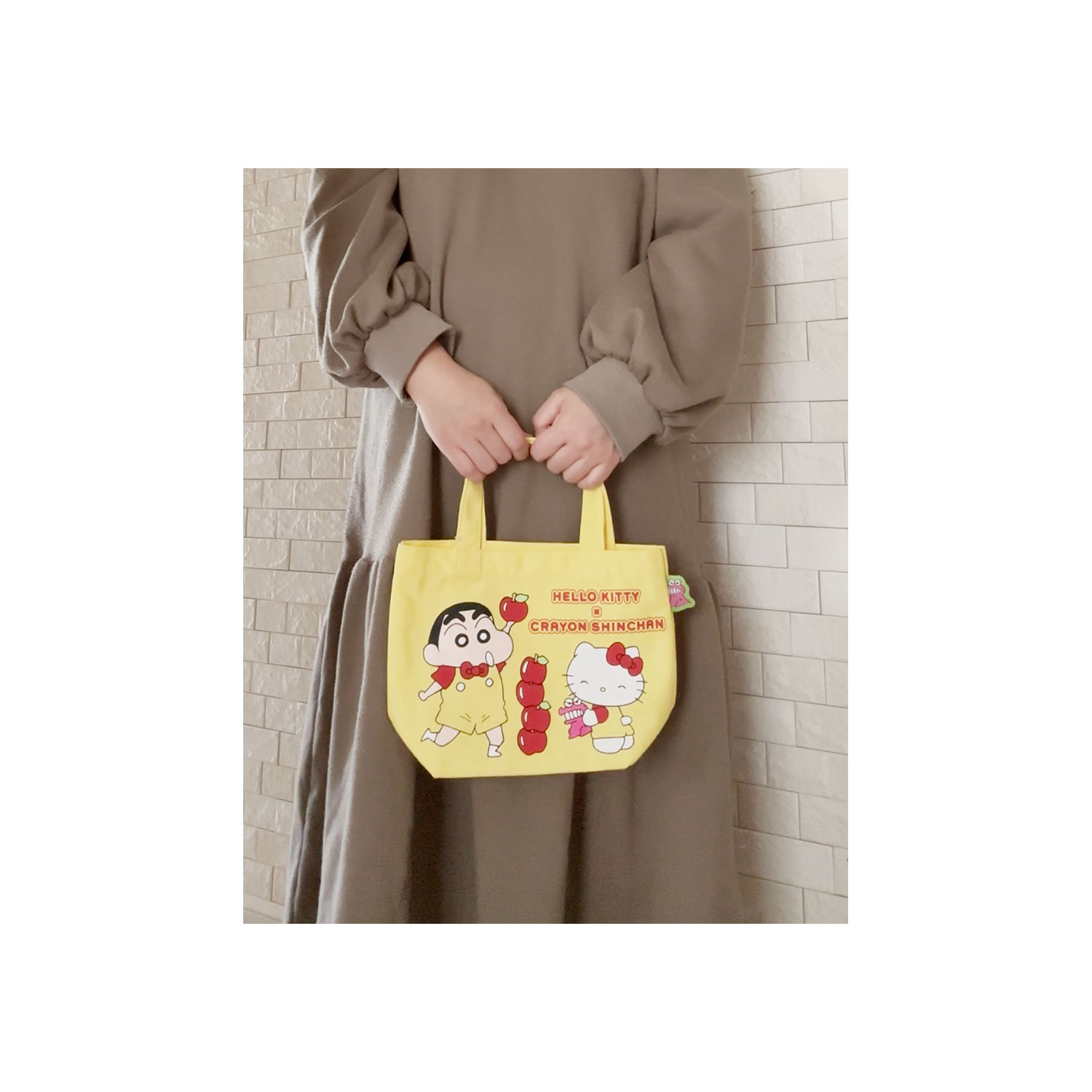 [公式] メーカー直営 CRAYON SHINCHAN × HELLO KITTY カラーマチ付きバッグ クレヨンしんちゃん×ハローキティ りんご